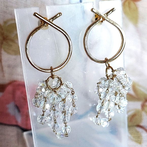 Unsigned Gold Tone Circle Knot Crystal Clear Chain Strung Pierced Earrings NWOT - Picture 7 of 7